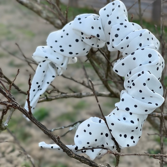 New Quality Black and White Polka dots bendable ruffle fabric satin headband - Picture 13 of 17